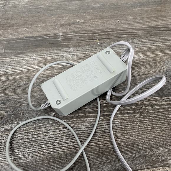 Genuine Nintendo Wii Power Supply RVL-002 Original OEM AC Adapter Tested - Picture 1 of 6